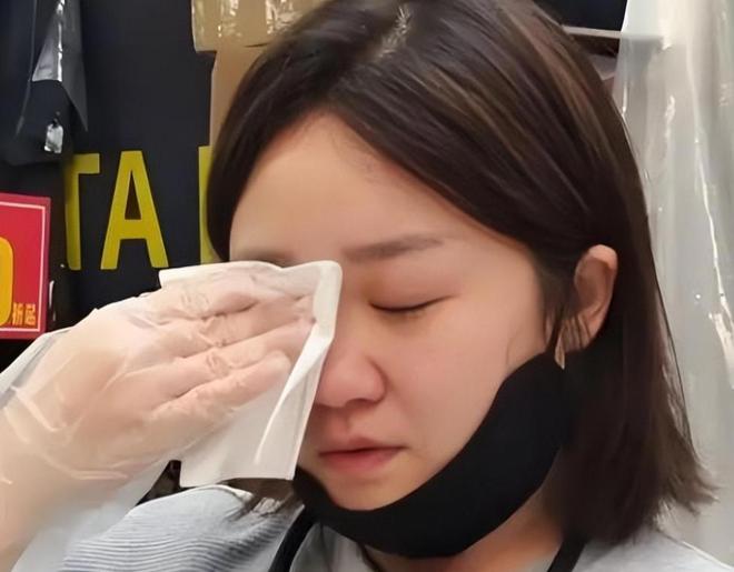 妈妈近况曝光！摆摊卖甜品想踏出重生第一步PG电子麻将胡了试玩“重庆姐弟坠亡案”