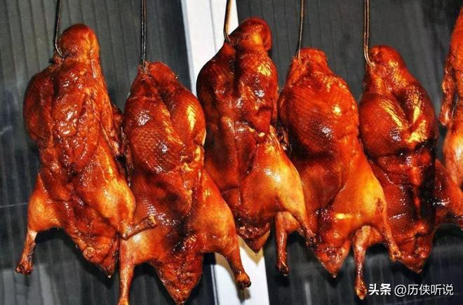 才25元!哪来的利润?能放心吃吗?麻将胡了游戏活鸭上百元一只做成烤鸭(图2) 才25元!哪来的利润?能放心吃吗?麻将胡了游戏活鸭上百元一只做成烤鸭(图2)