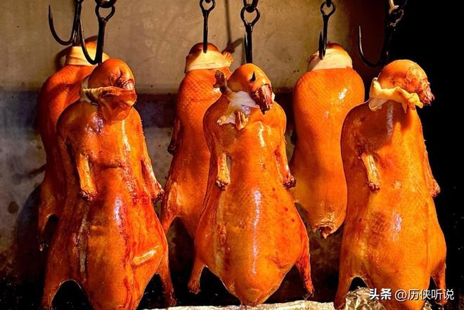 才25元!哪来的利润?能放心吃吗?麻将胡了游戏活鸭上百元一只做成烤鸭(图9) 才25元!哪来的利润?能放心吃吗?麻将胡了游戏活鸭上百元一只做成烤鸭(图9)