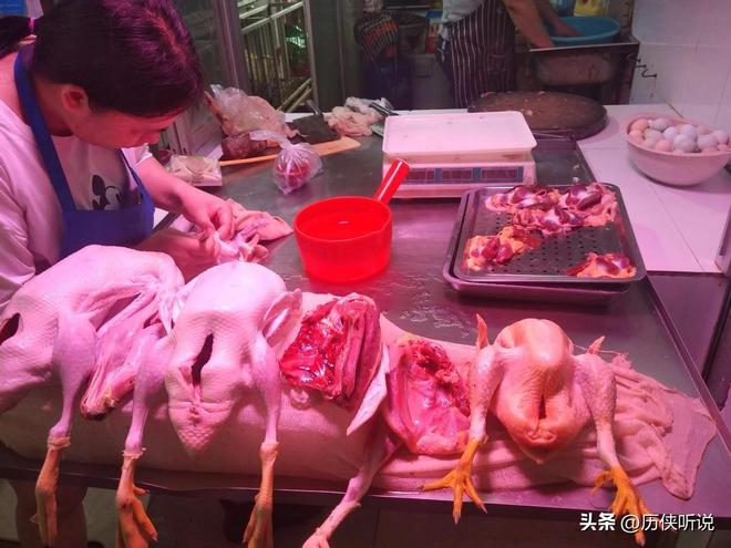 才25元!哪来的利润?能放心吃吗?麻将胡了游戏活鸭上百元一只做成烤鸭(图11) 才25元!哪来的利润?能放心吃吗?麻将胡了游戏活鸭上百元一只做成烤鸭(图11)